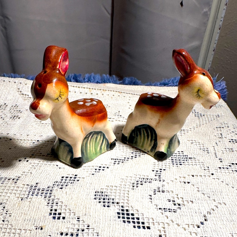Vintage Sonsco 3 1/2" x2 1/2"  Deer Salt and Pepper Shakers Japan